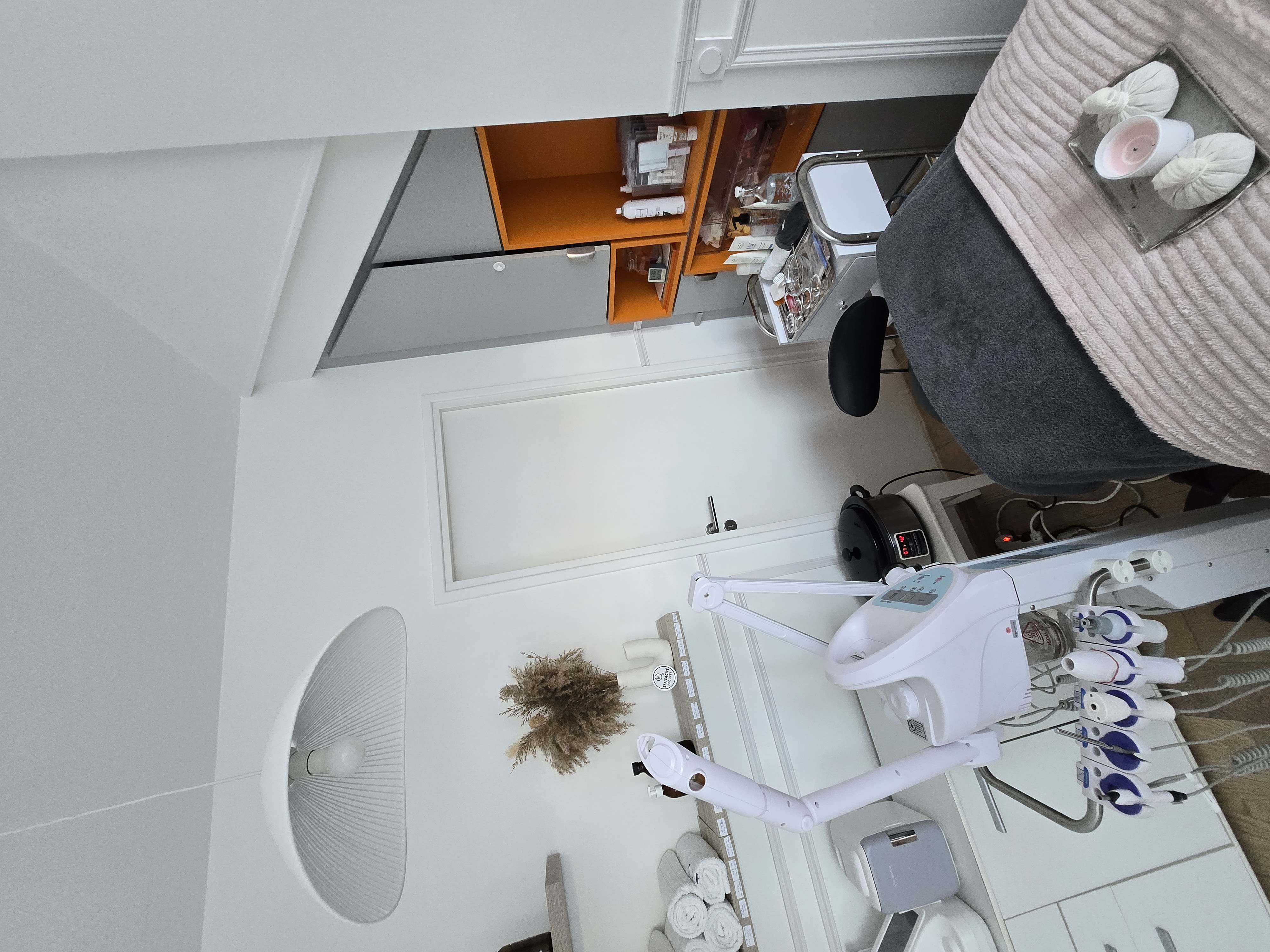 Détail lumière et décoration de l’institut