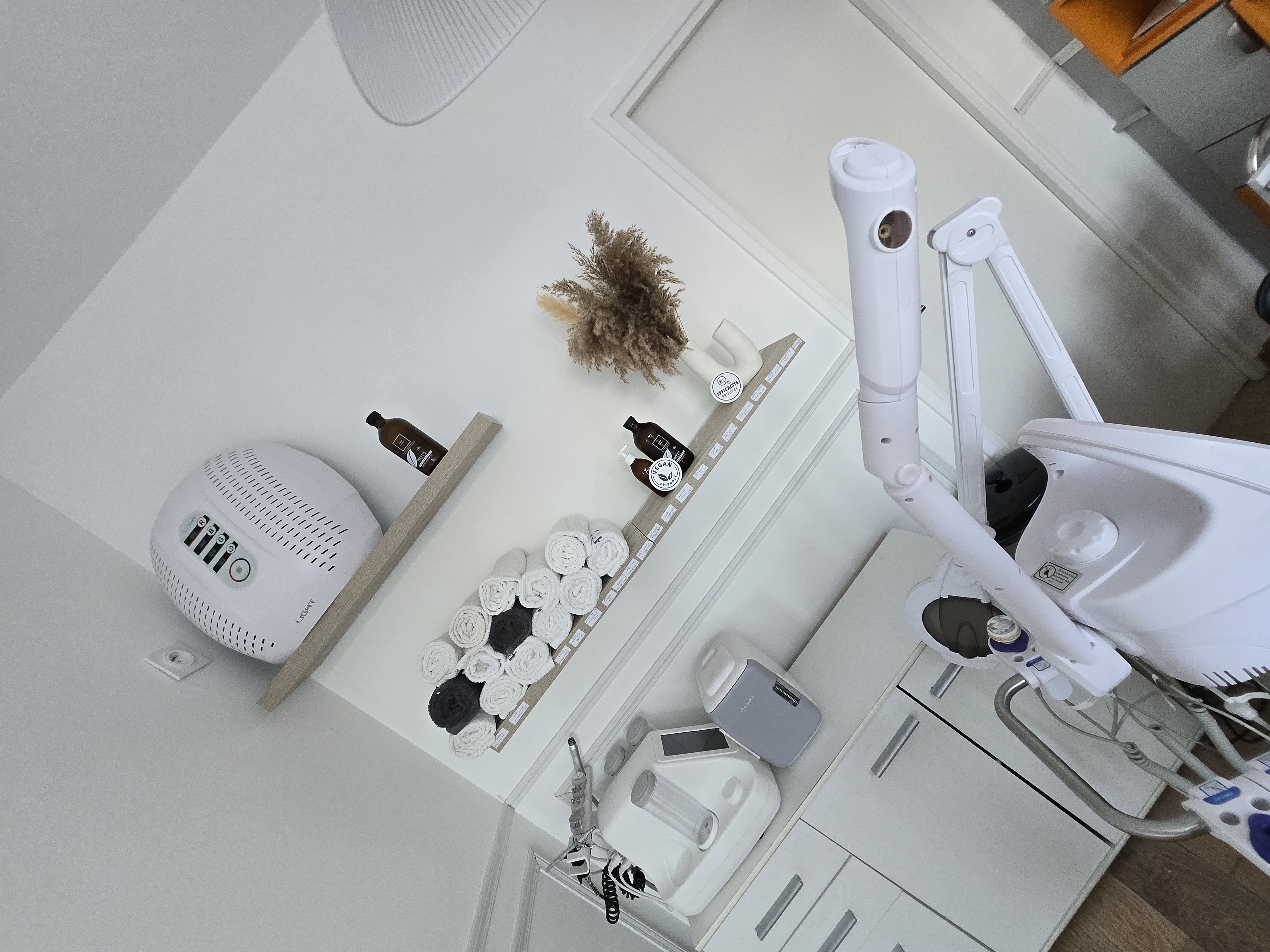 Détail lumière et décoration de l’institut